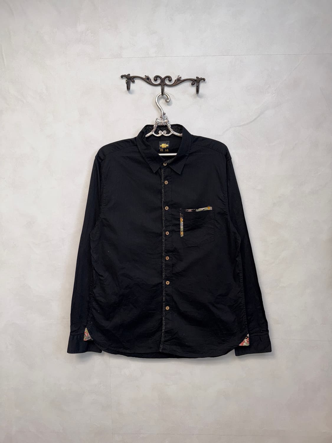 Black oriental detail over loose shirt 상품이미지1