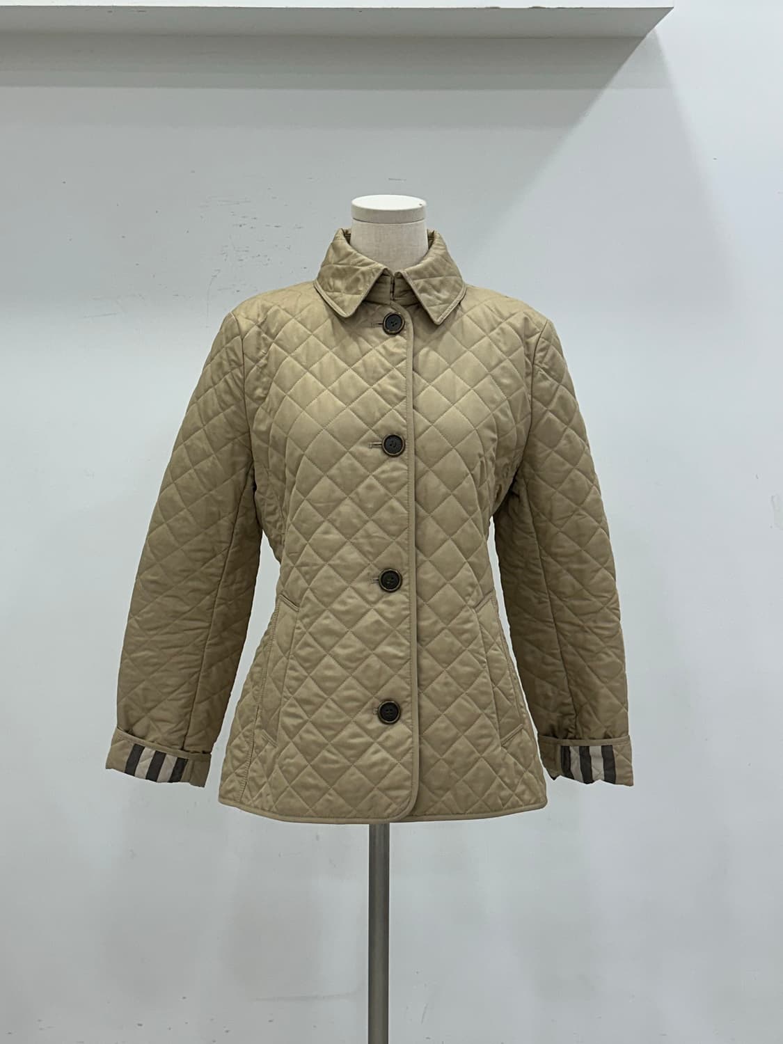 버버리 퀼팅 자켓 상품이미지1