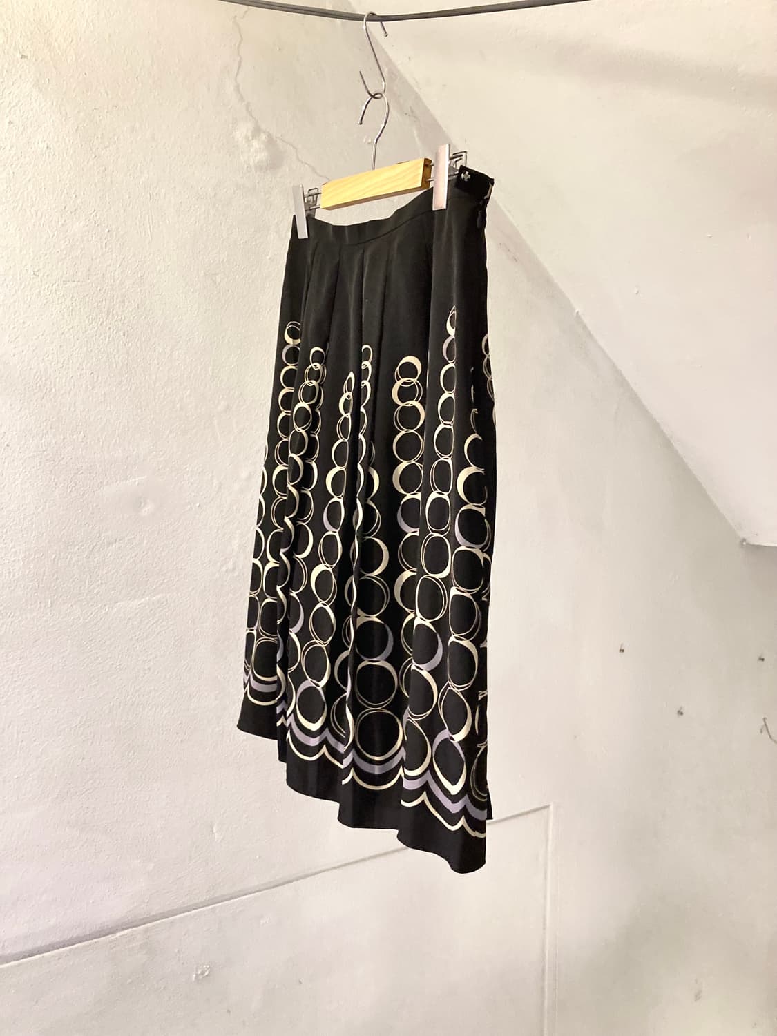 y2k 새틴 플레어 미디 스커트 상품이미지4