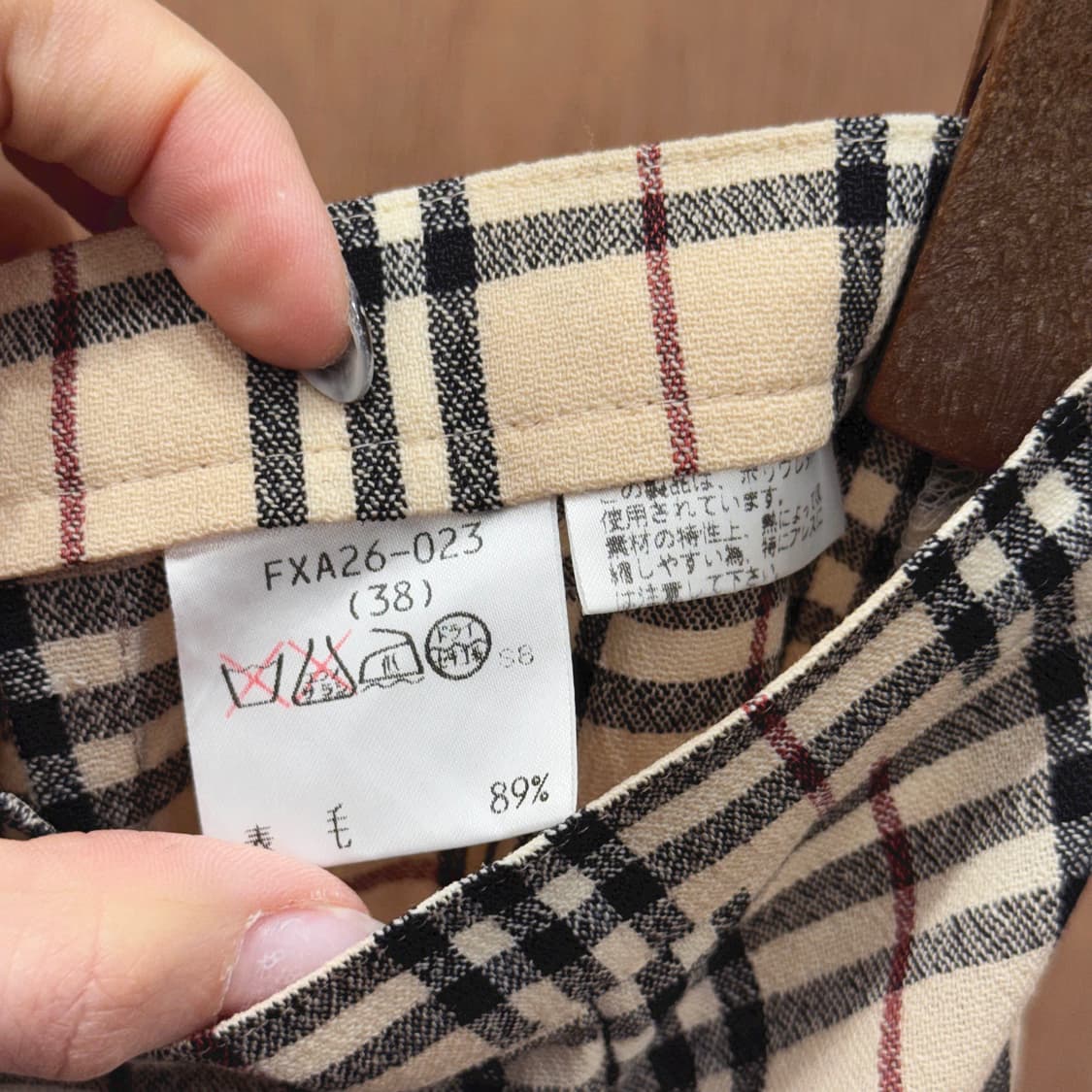 버버리 런던 클래식 노바체크 팬츠 지퍼 포켓 디테일 베이지 상품이미지8