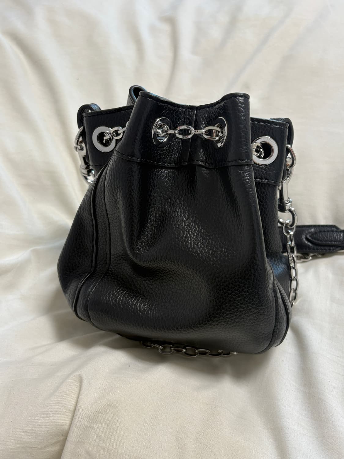 비비안웨스트우드 크리시 스몰 버킷백 상품이미지2