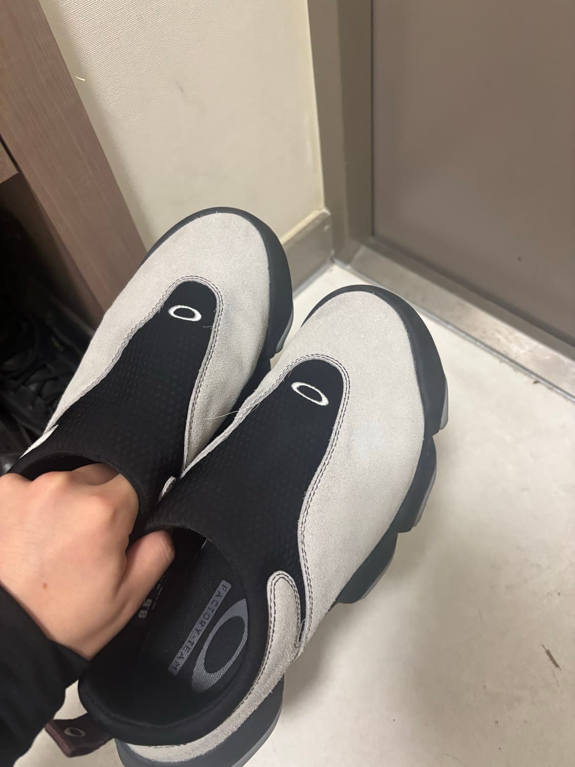 오클리 팩토리팀X브레인 데드 플래시 화이트버치 상품이미지2