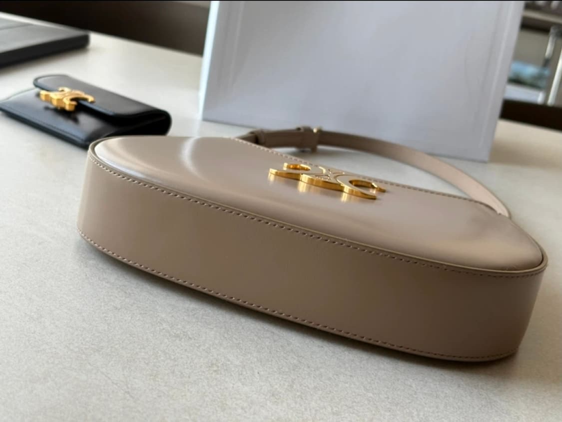 셀린느 틸리백 트리옹프 베이지 상품이미지5