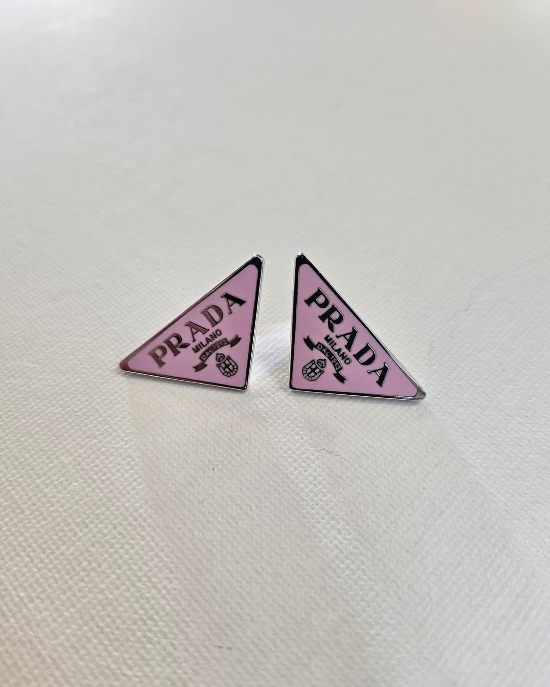 프라다 업사이클링 삼각로고 귀걸이 핑크 상품이미지1