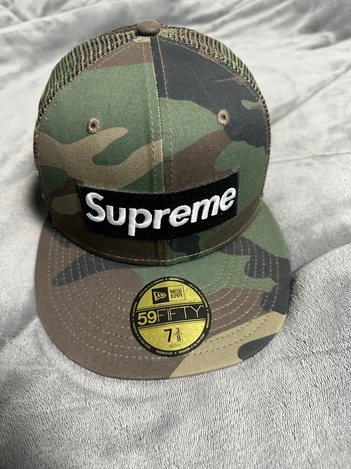 738) 슈프림 박스로고 메쉬 백 뉴에라 우드랜드 카모 상품이미지1