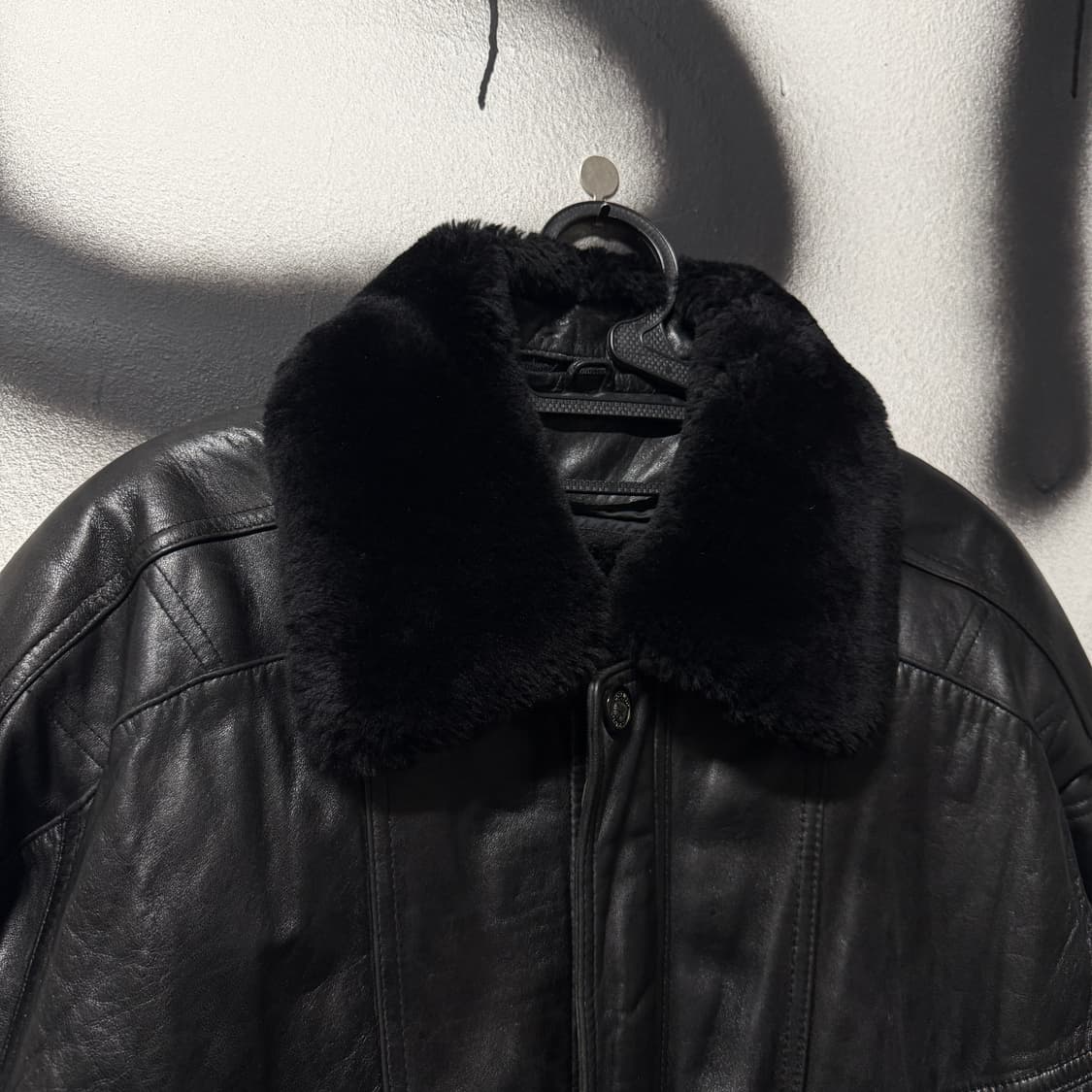 코오롱 100% 쉽스킨 퍼카라, 내피 탈 부착 양가죽 A2 봄버 자켓 상품이미지3