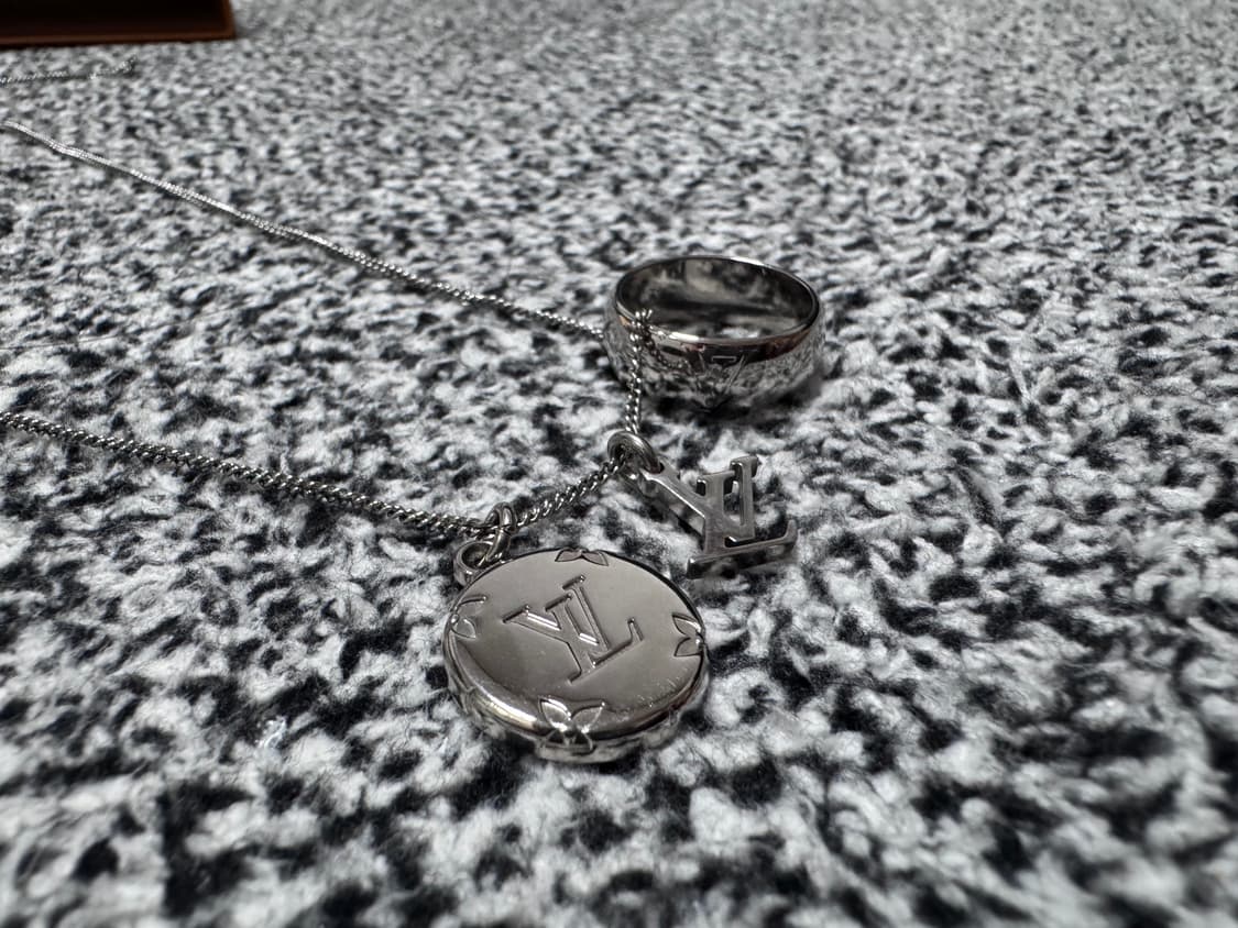 루이비통 모노그램 참 목걸이 상품이미지3