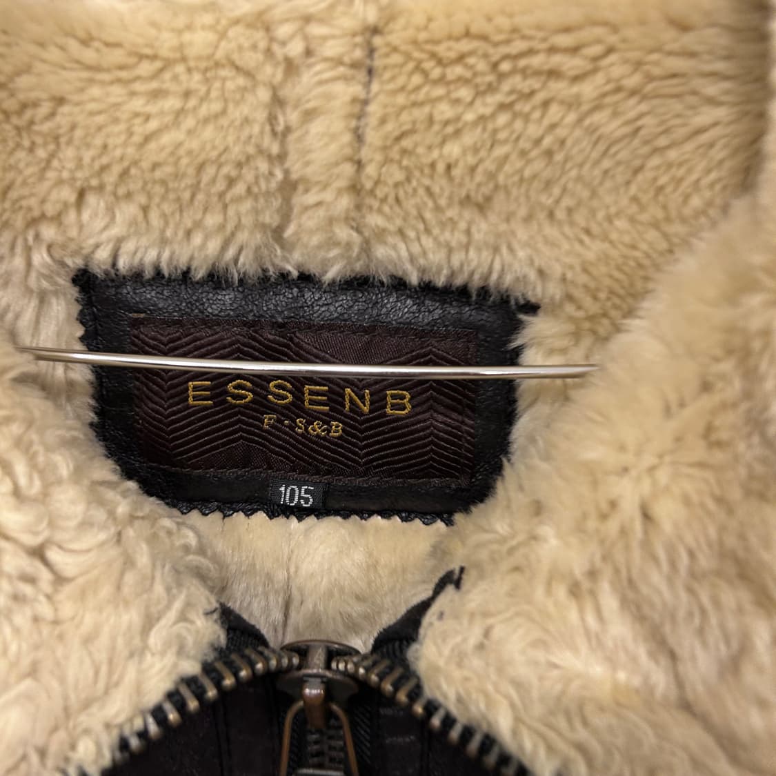 ESSEN B 비건레더 밍크 하이넥 무스탕 상품이미지3