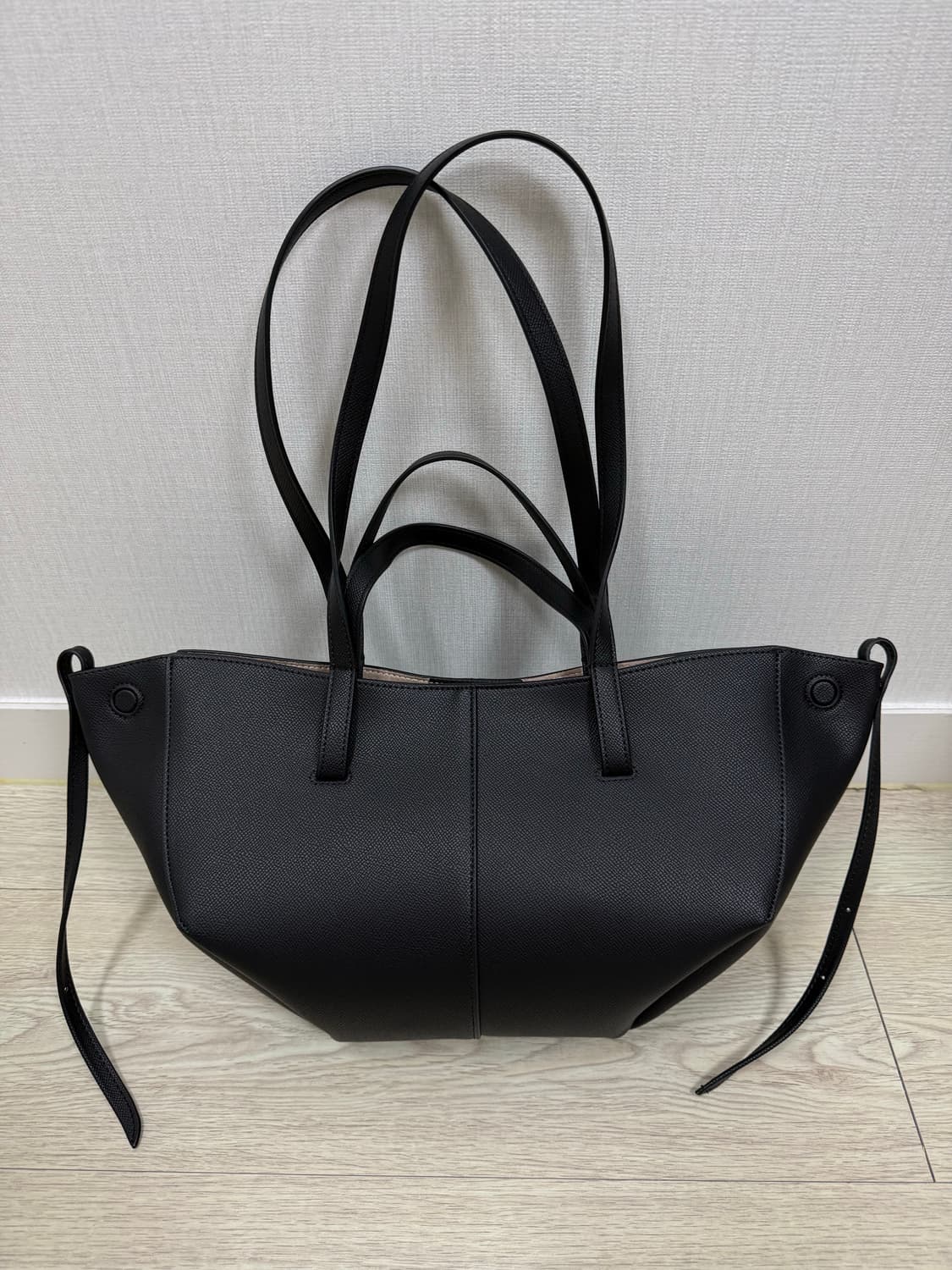 폴렌느 심 미니 블랙 토트백 상품이미지2