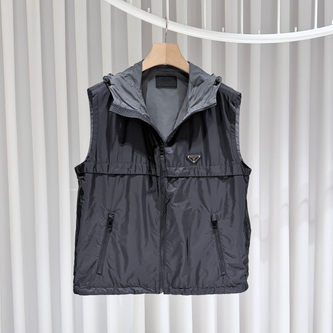 52 / 프라다 로고 리나일론 조끼 바람막이 상품이미지1