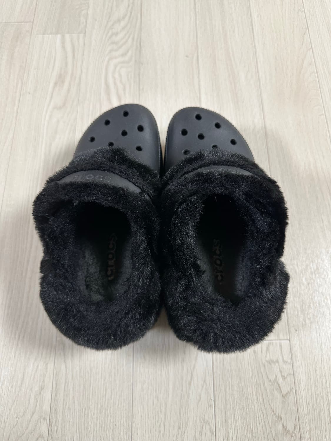 크록스 클래식 베이 라인드 클로그 블랙 w6 상품이미지3