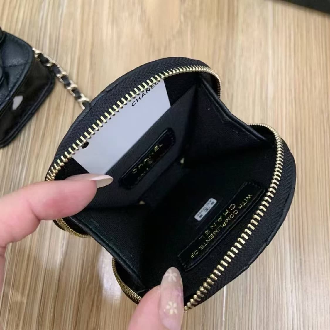 샤넬VIP 블랙 CC로고 에어팟 케이스 & 동전지갑 샤넬 참 상품이미지9