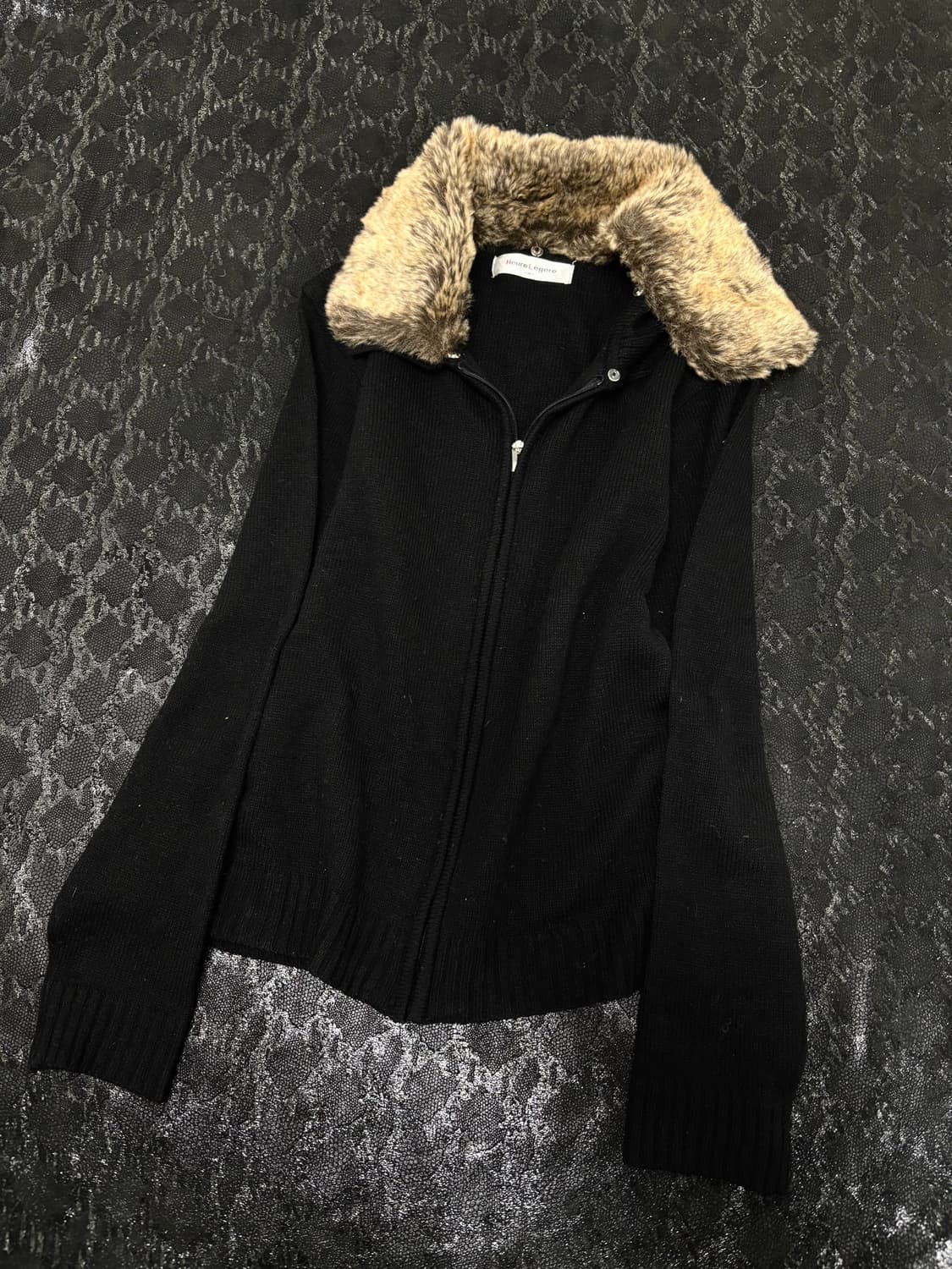 “Vintage” Fur Detail Black Slim Fit Knit 상품이미지6