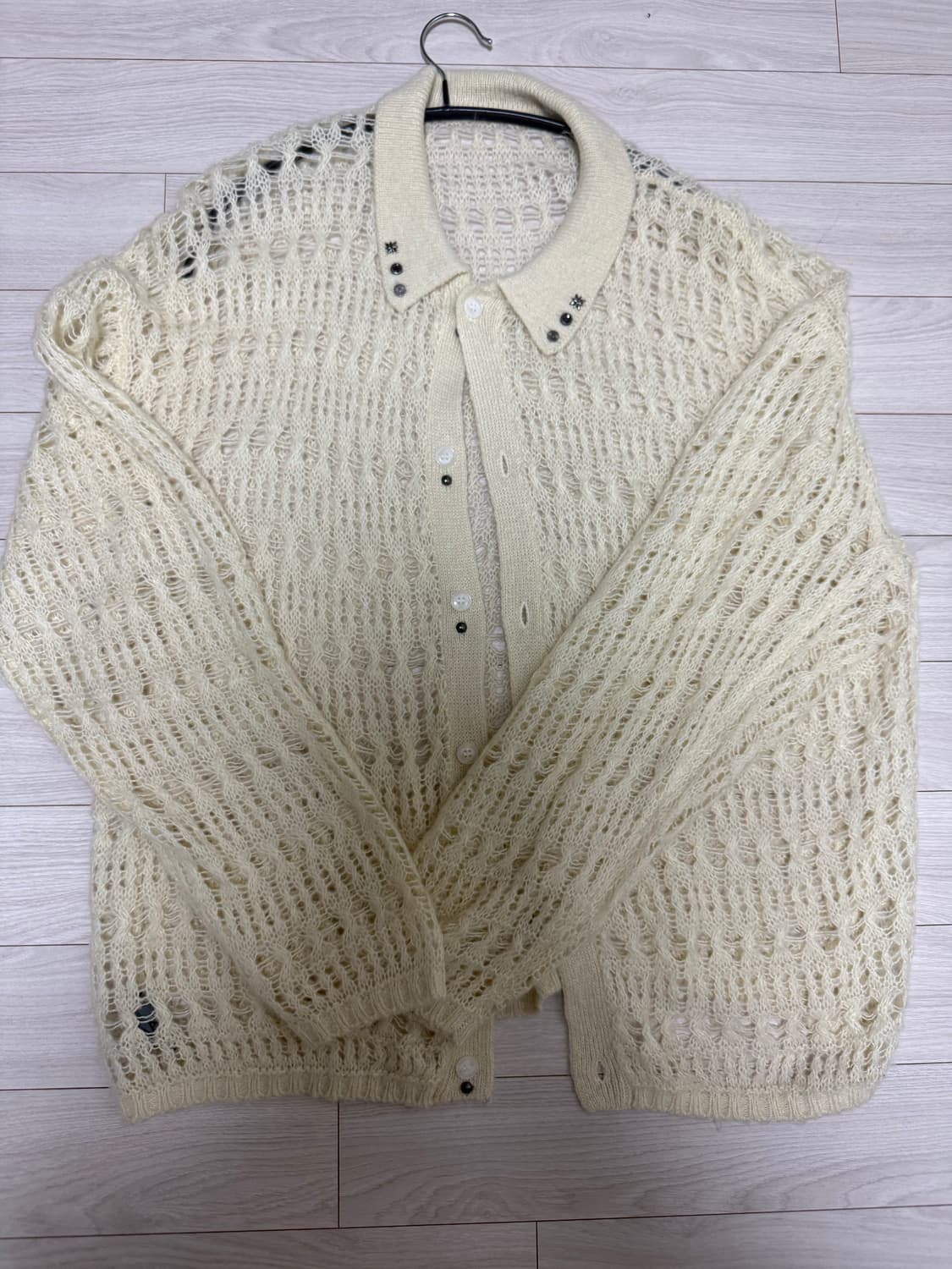 가키하라 아이보리 가디건 착샷o 상품이미지1