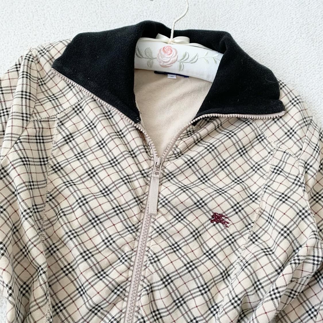 버버리 베이지 노바체크 셔링 집업 상품이미지2