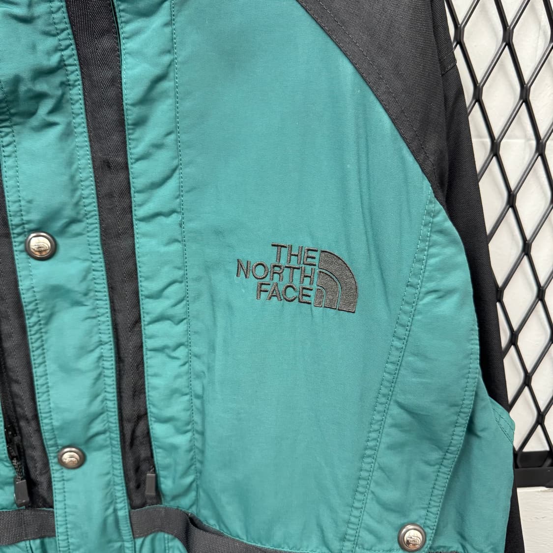 90s 노스페이스 마운틴파카 멀티포켓 디테일 스티프테크 그린 블랙 상품이미지5