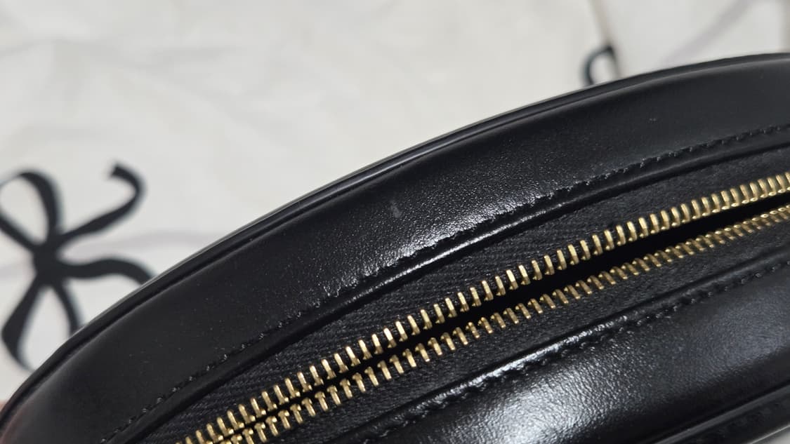 설연휴전급처가격 지나면다시가격올려요)셀린느 오벌 펄스 미니백 블랙 S급 상품이미지4