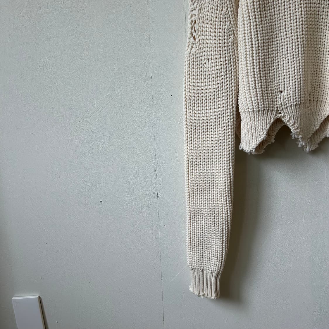 오프화이트 크롭 스웨터 상품이미지5