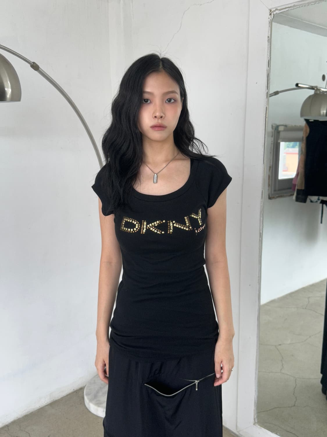 도나카란 뉴욕 스터드 로고 슬리브리스 상품이미지1