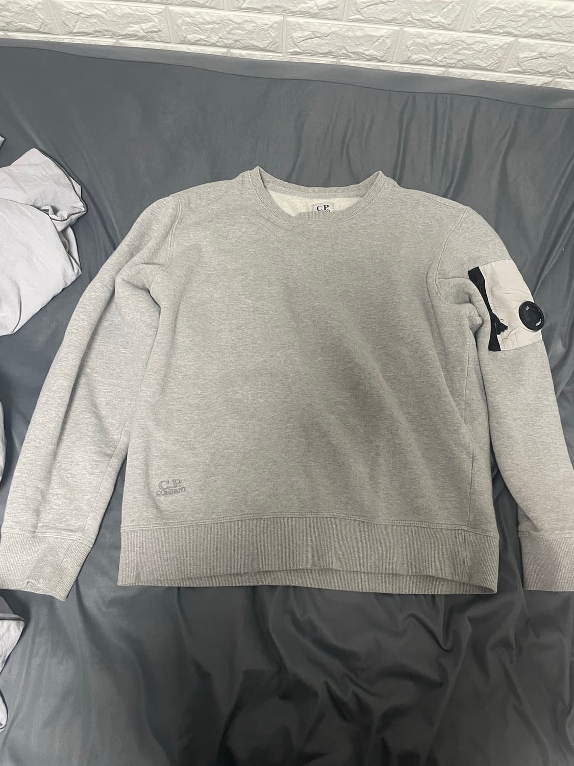Cp컴퍼니 맨투맨 m사이즈 상품이미지1