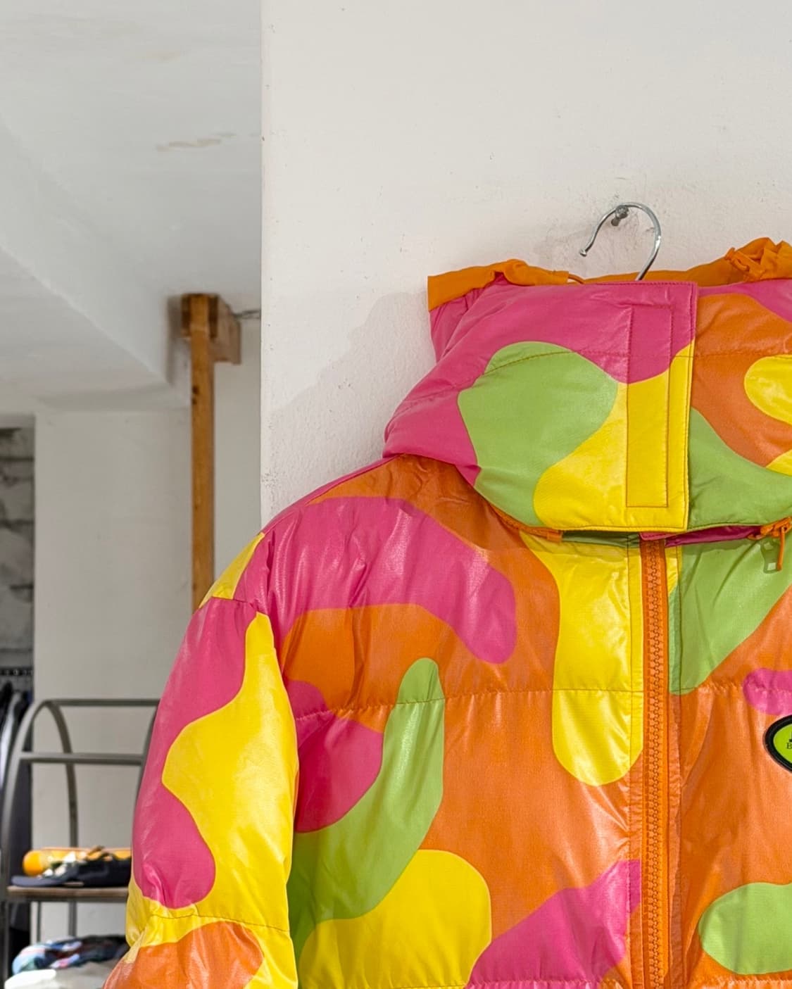 아디다스 x 제레미 스캇 네온 카모 패딩 상품이미지2