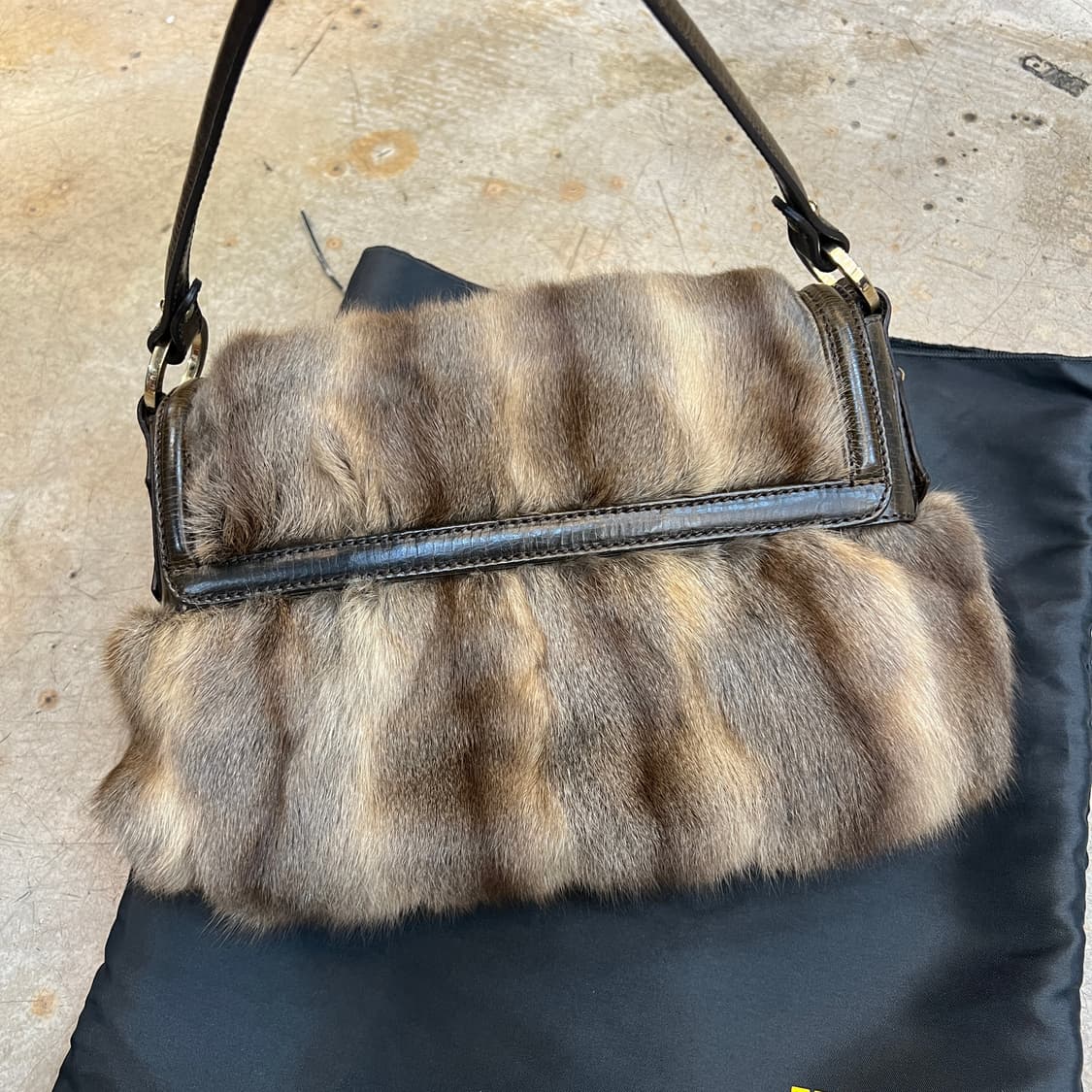 펜디 밍크 퍼 쉐프백 상품이미지6