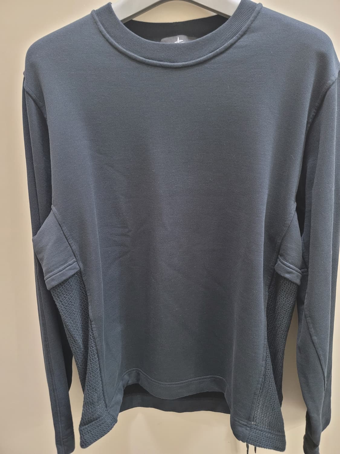 스톤아일랜드 쉐도우프로젝트 블랙 맨투맨 상품이미지1