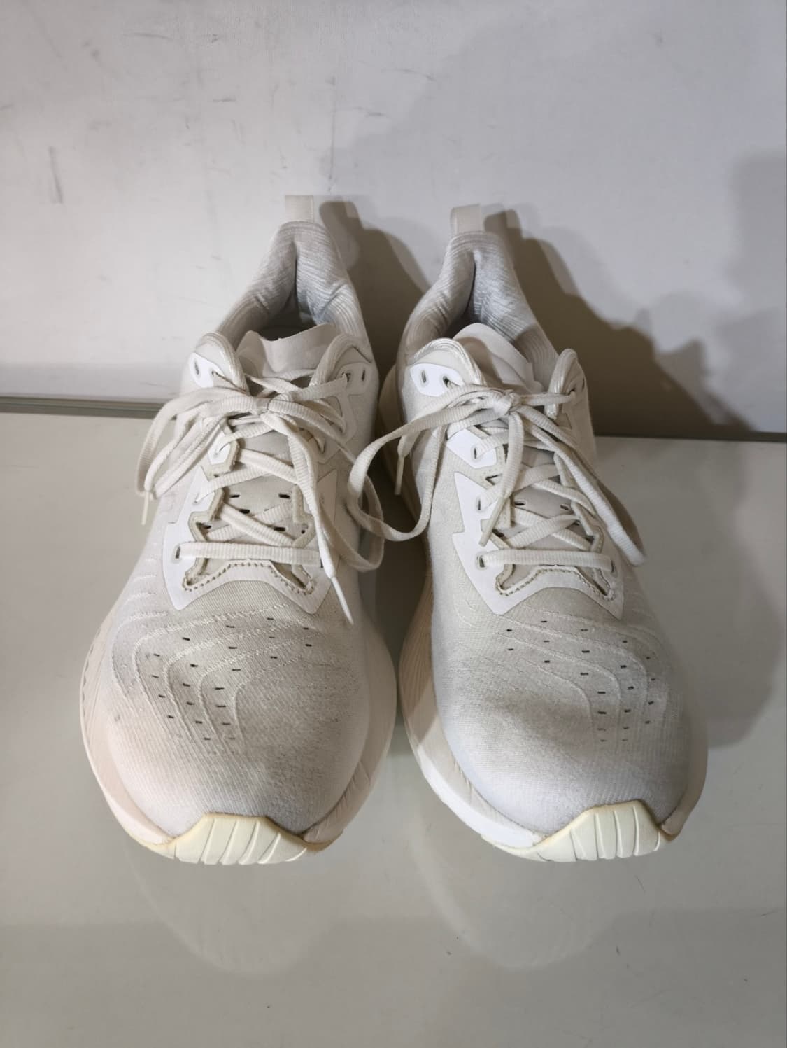 290mm 아식스 노바블라스트4 화이트 런닝화  상품이미지4