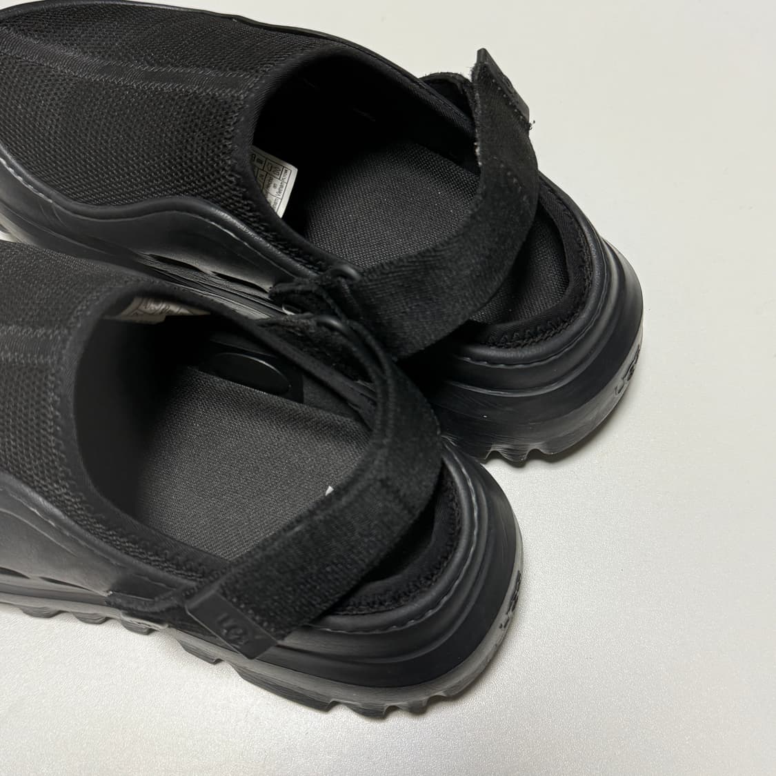 어그 피크모드 메쉬 샌들 240 상품이미지2