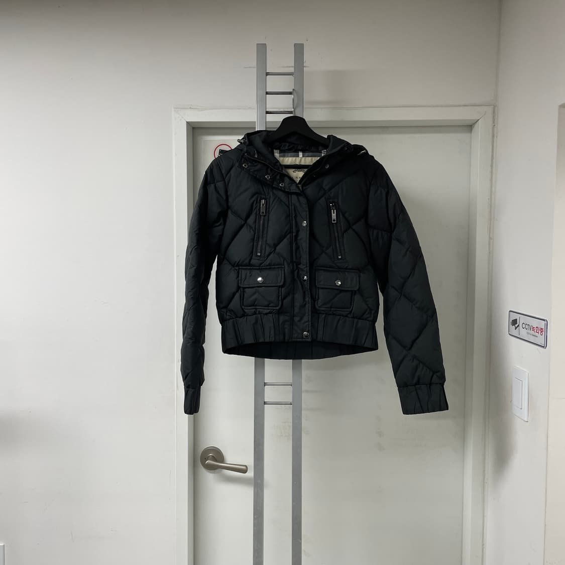 버버리 블랙 후드 패딩 M(W) 상품이미지1