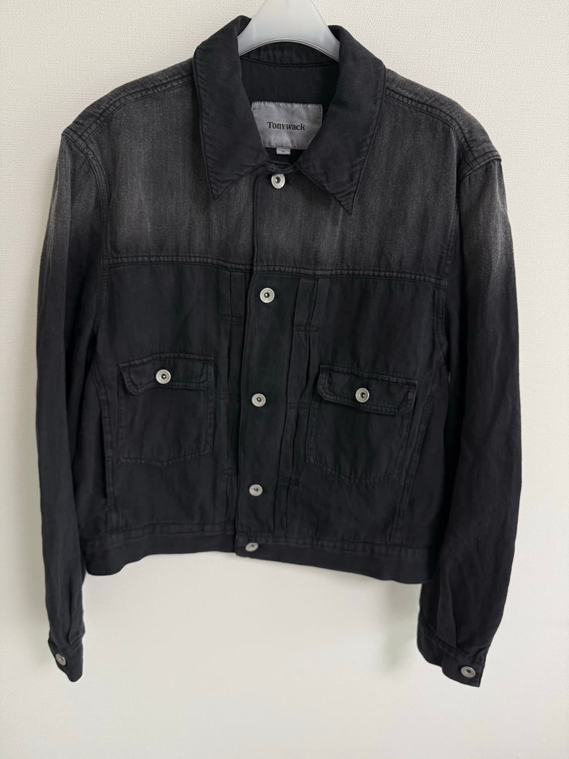 토니웩 25SS 코튼 린넨 가먼트-다이드 트러커 자켓_블랙 상품이미지1