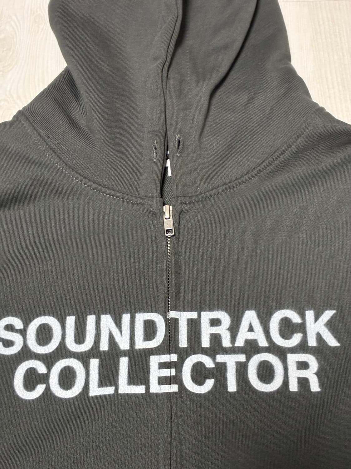 사운즈굿 Soundtrack Collector 후드집업 차콜 M 상품이미지2