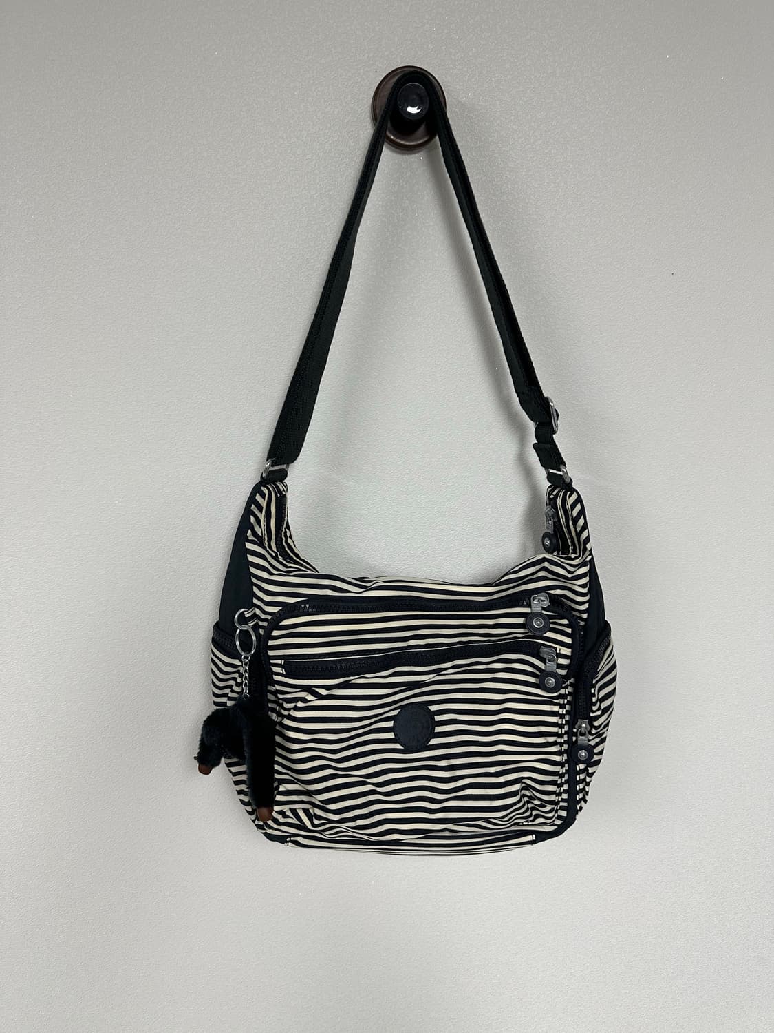 키플링 스트라이프 숄더백 상품이미지1