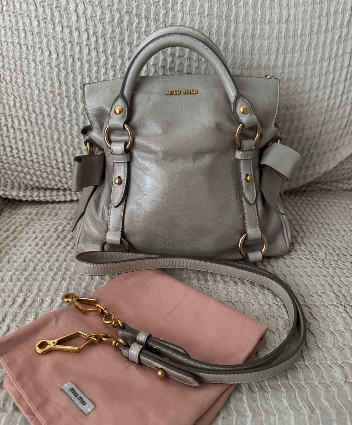 미우미우 비텔로 럭스 보우 미니 사첼백 토트 크로스바디 상품이미지1