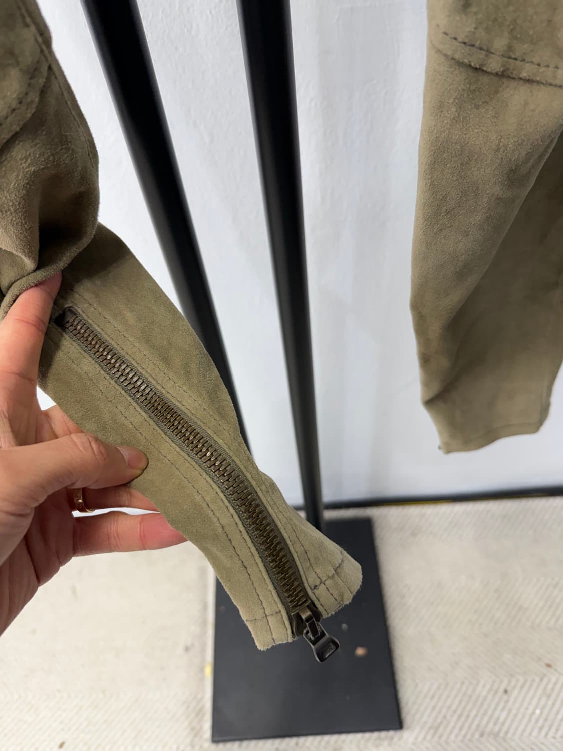 매장판정품) 발망 여성 양가죽 팬츠 38(30인치) 상품이미지4