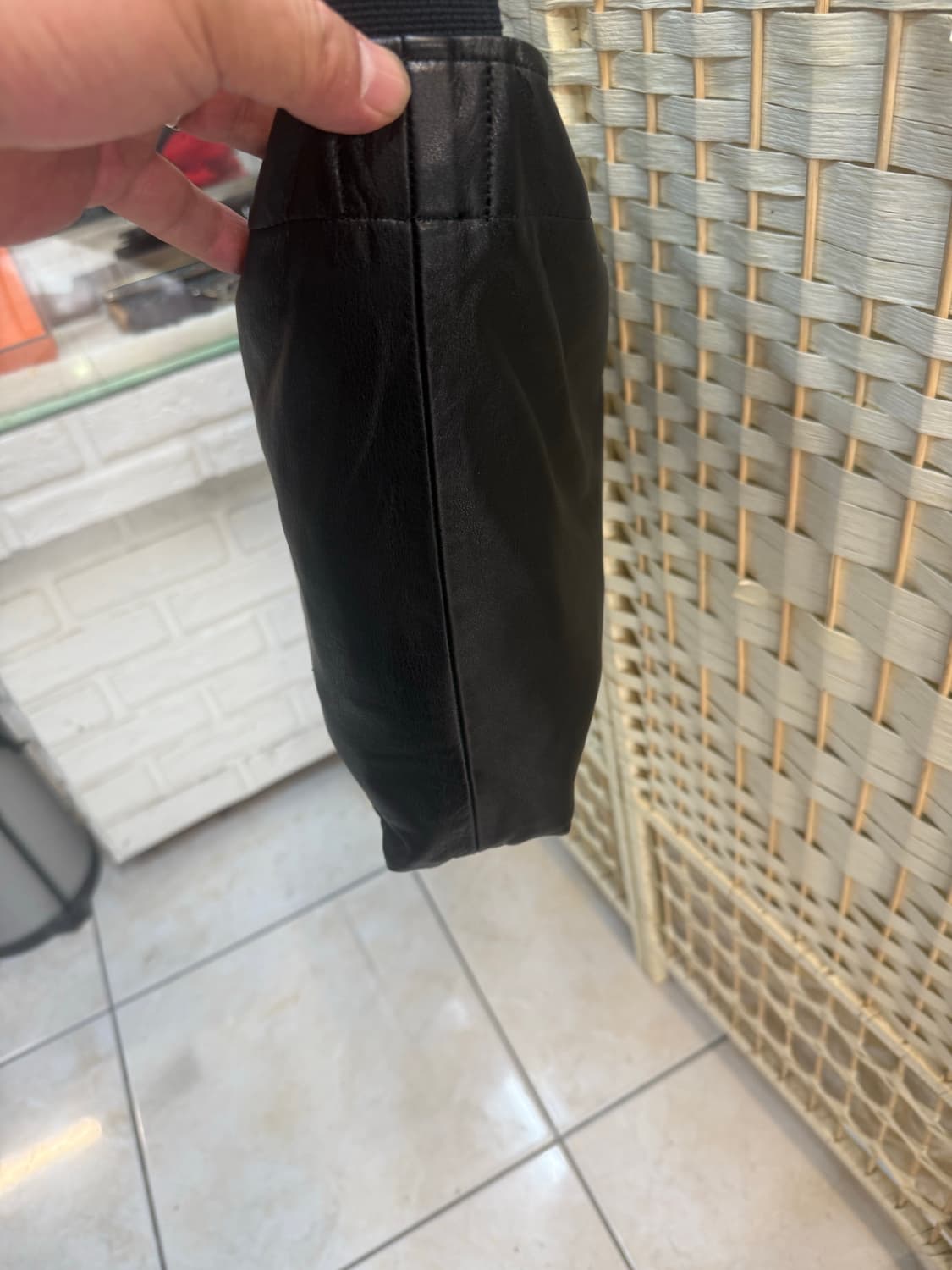 정품 요지야마모토 크로스백 팝니다 상품이미지3