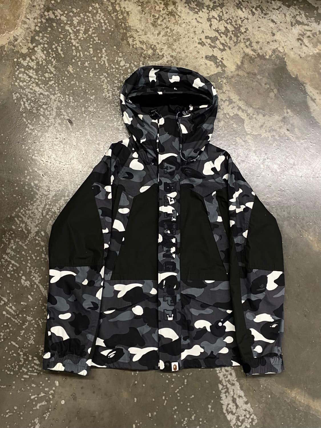 베이프 마운틴 자켓 바람막이 블랙카모 M  상품이미지1