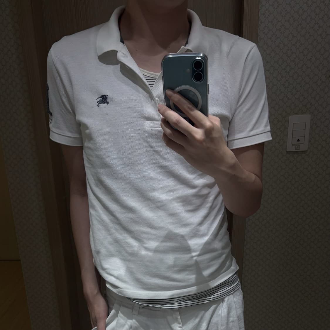 [95/M] 버버리 블랙라벨 소매 빅 로고 자수 카라티 폴로셔츠 상품이미지2