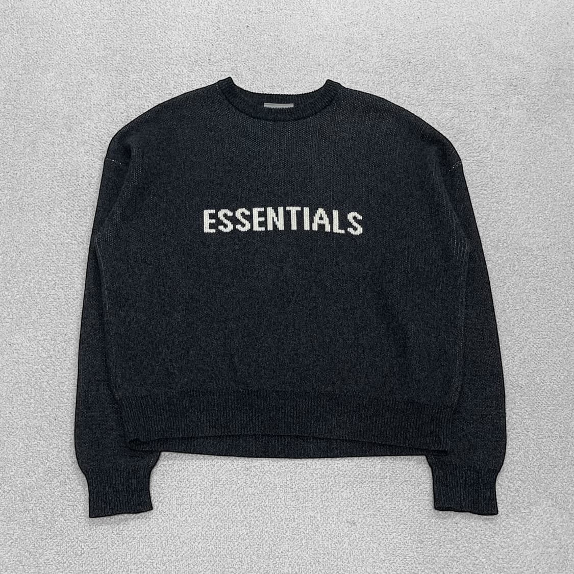 에센셜 피어오브갓 스펠 로고 라운드 니트 차콜 상품이미지1