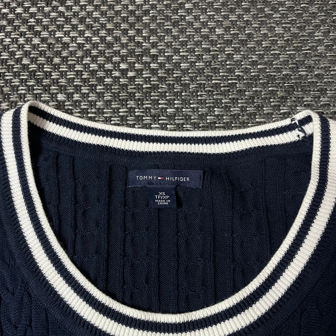 타미힐피거 네이비 로고 꽈배기 긴팔 니트 XS 상품이미지4