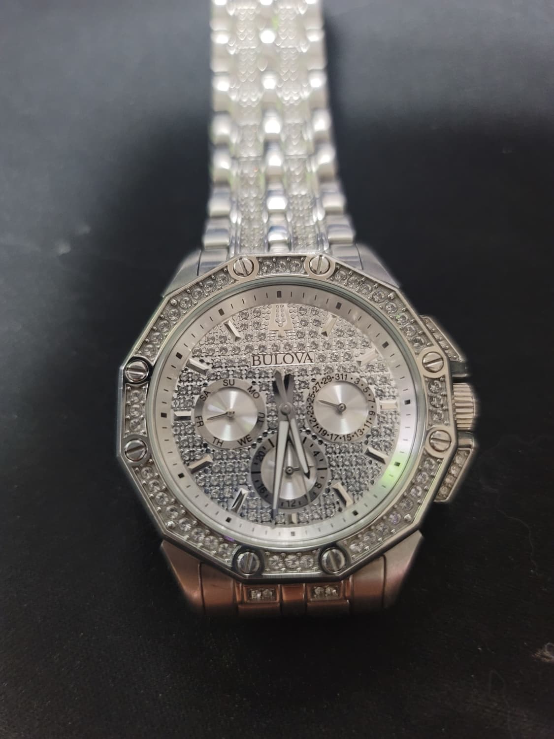 부로바 크리스탈 파베 다이얼 시계
 상품이미지1