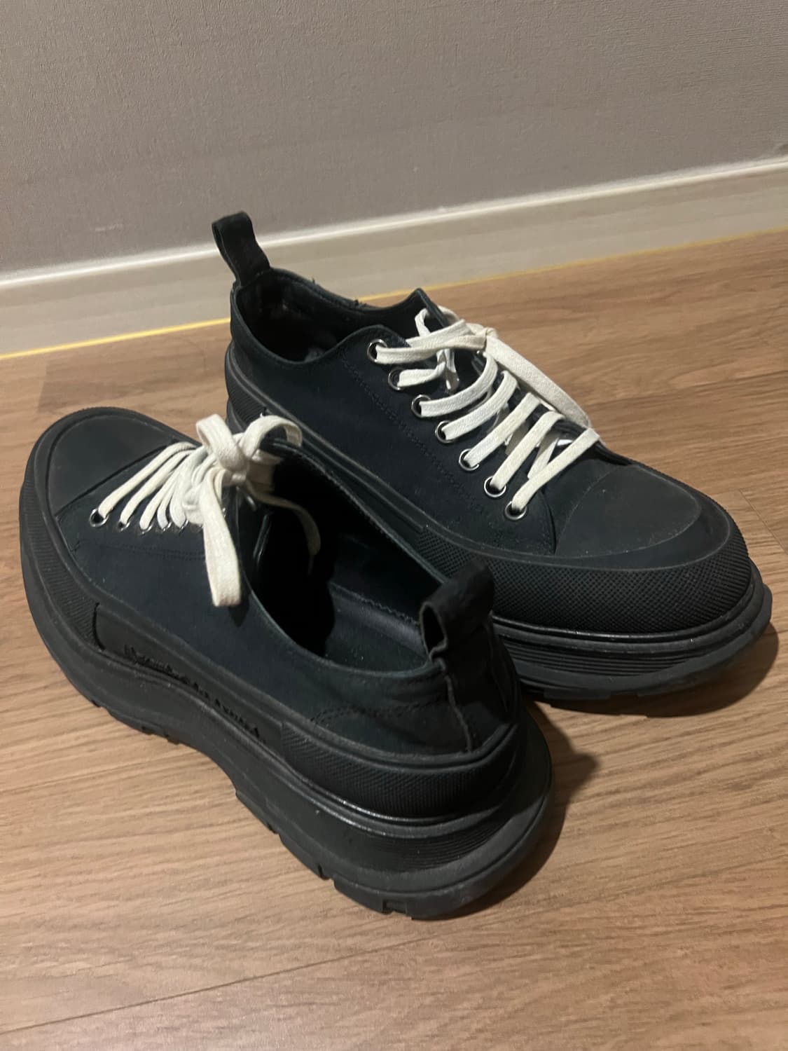 (정품) 알렉산더 맥퀸 스니커즈 42 상품이미지4