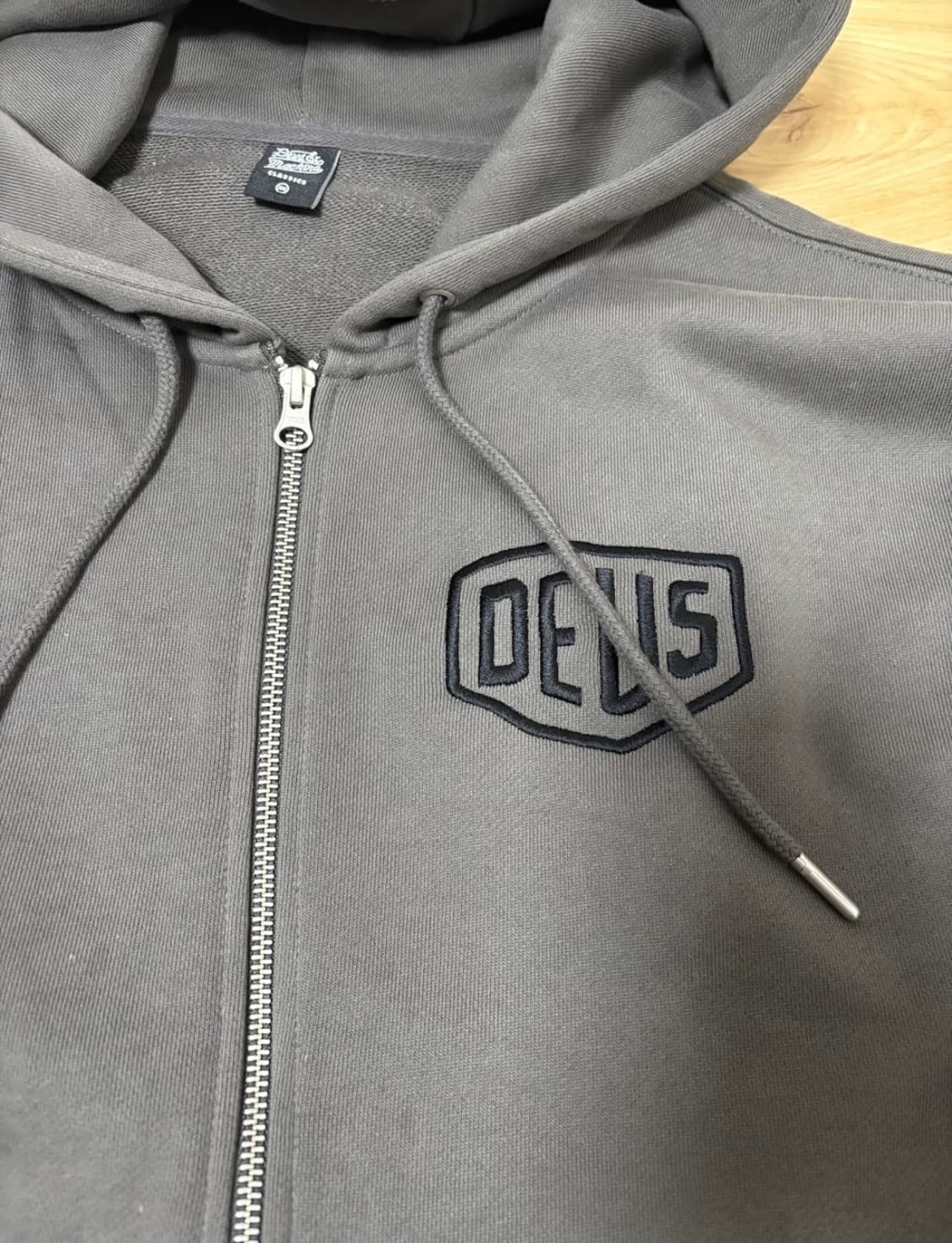 민트급) 데우스 엑스 마키나 서울 후드집업 차콜 상품이미지2