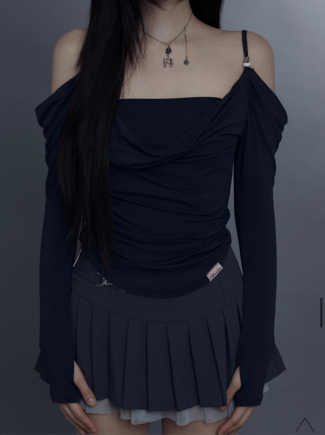 뉴얼린 Eve Draping Off-Shoulder Blouse 이브 상품이미지1