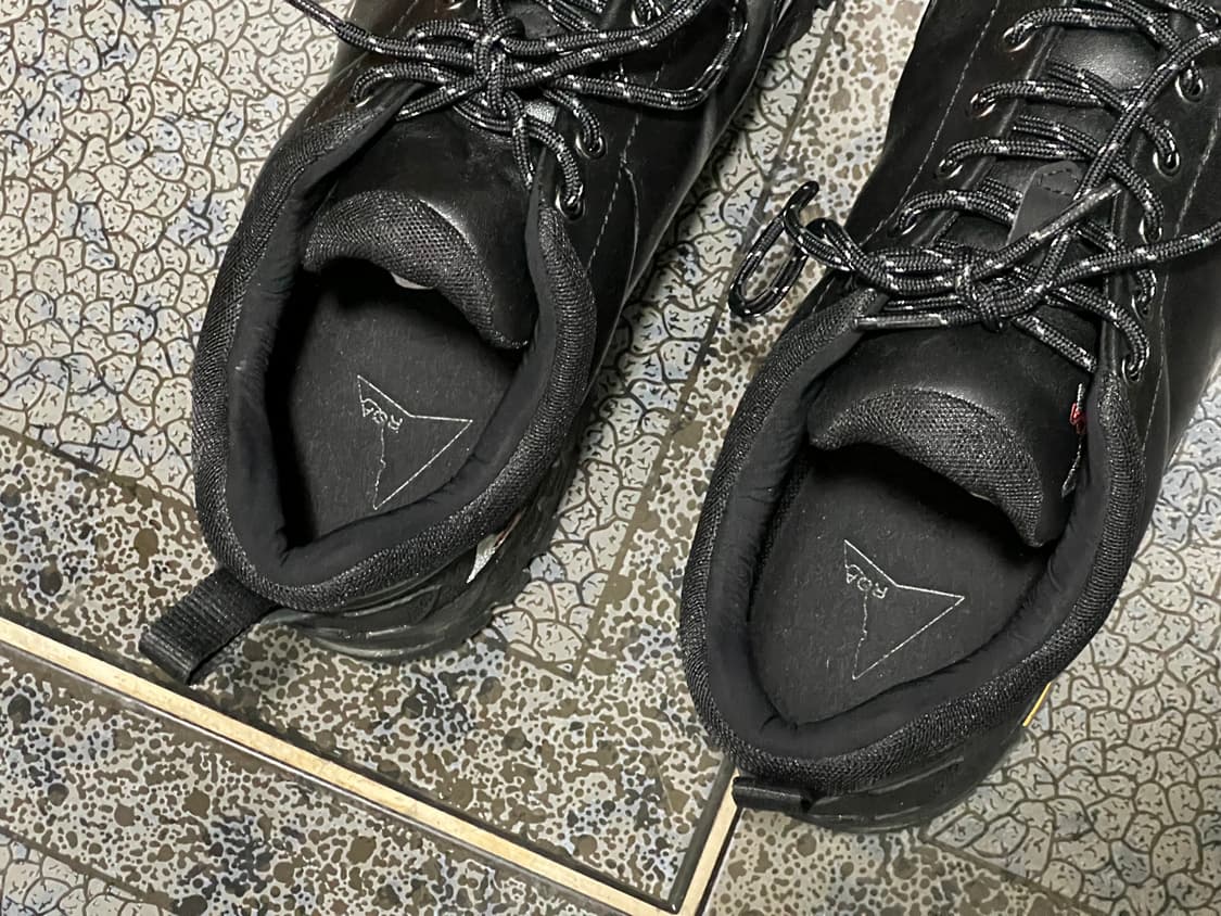 로아 블랙 닐 스니커즈 44 상품이미지2