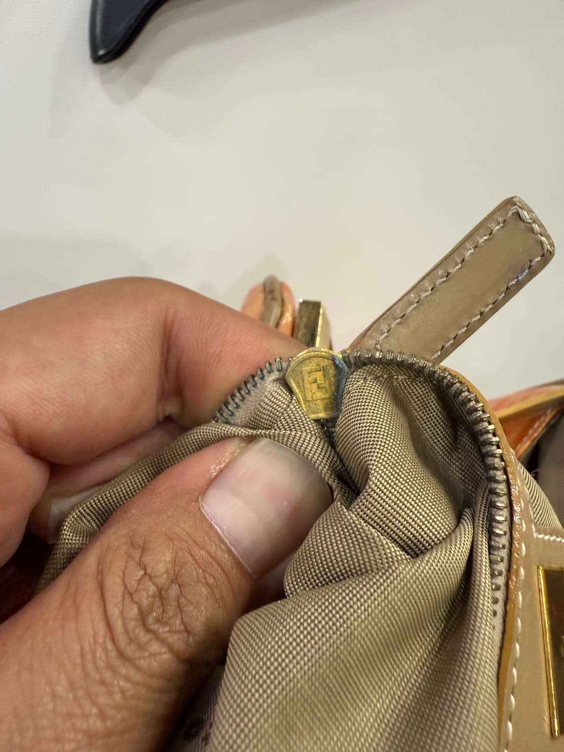 펜디 주카 패턴 토트백 오렌지 색상입니다 상품이미지7