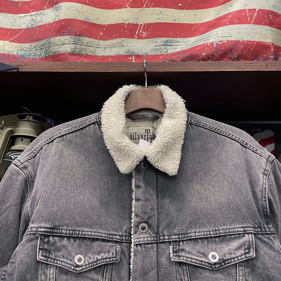 리바이스 실버탭 흑청 쉐르파 데님 트러커 자켓 상품이미지3
