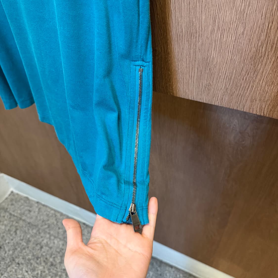 버버리 런던 반팔 롱 티셔츠 사이드 지퍼 디테일 루즈핏 틸 블루 상품이미지5