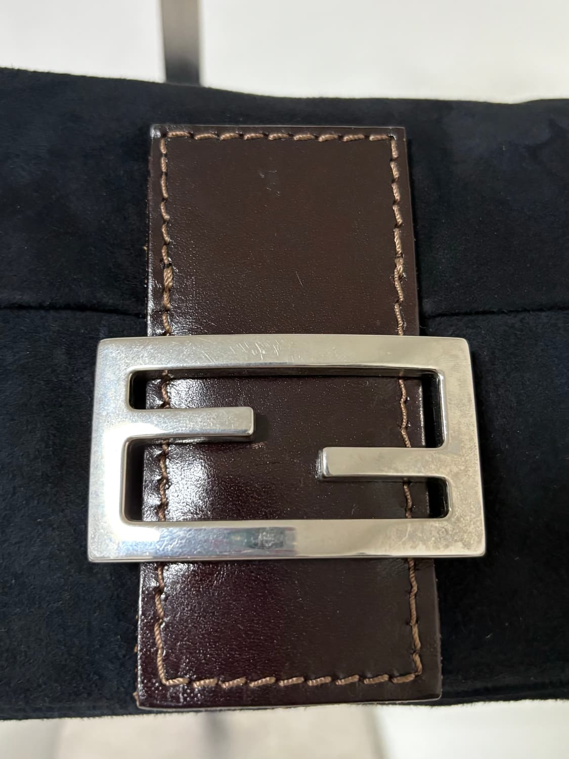 펜디 스웨이드 바게트백 상품이미지4