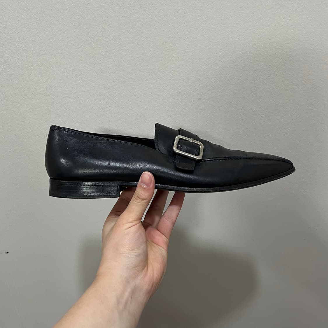 Prada Buckle Loafers 상품이미지4